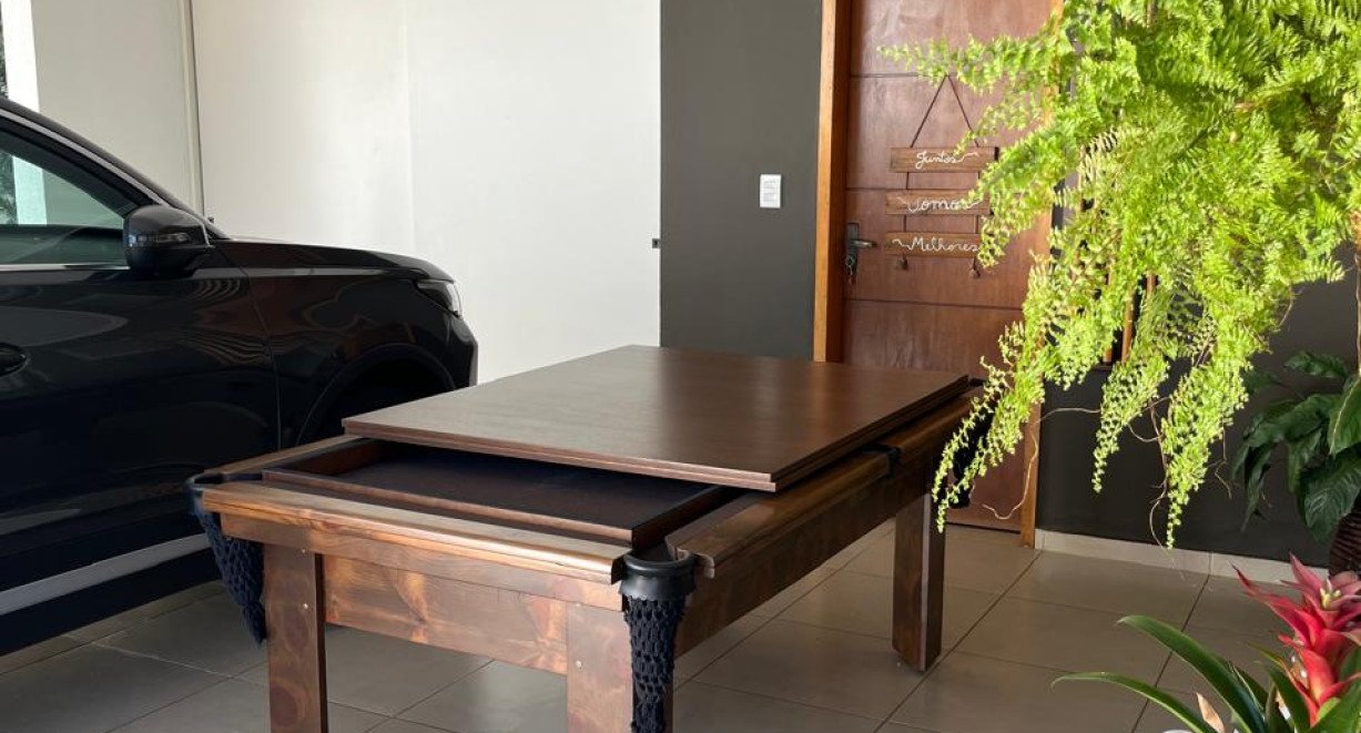 Casa com piscina no bairro Sulina - Rua Itajaí