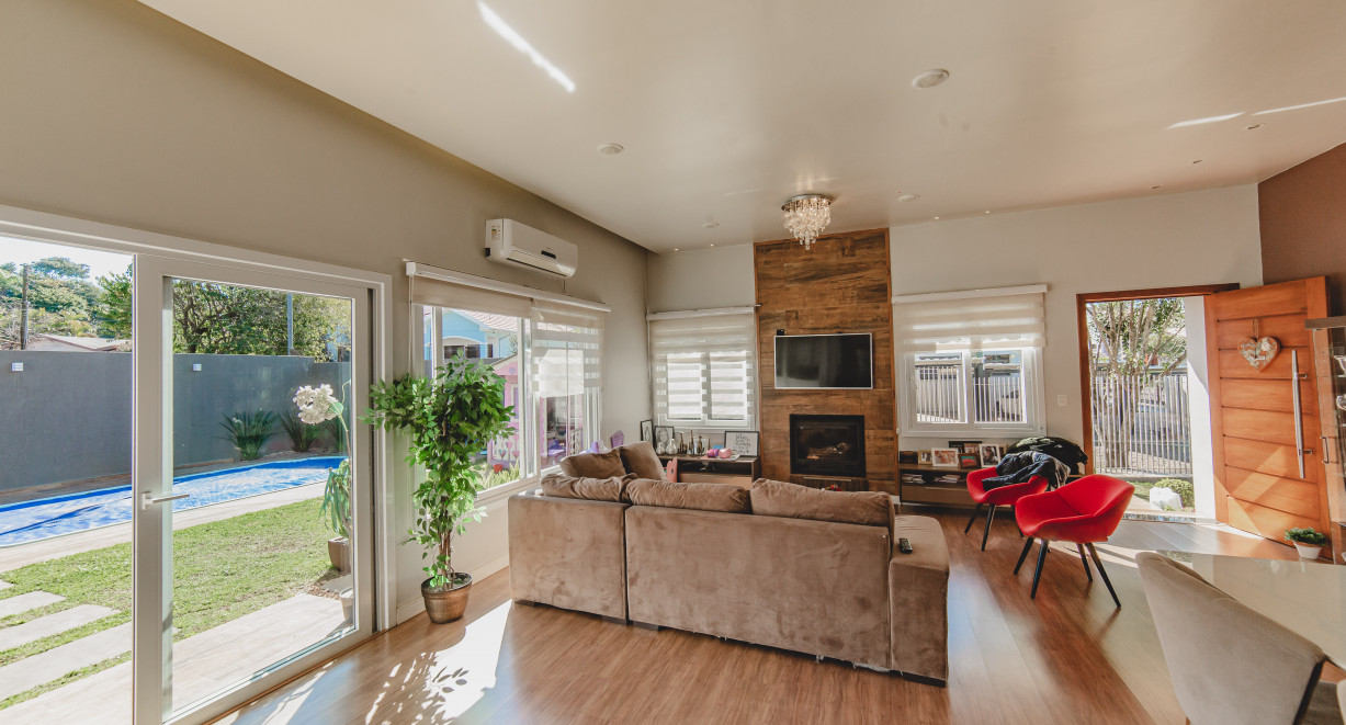 Casa finamente decorada, com ótima localização!! - Rua Augusto Krebs