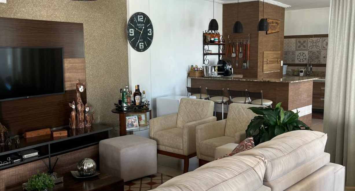 Casa com piscina no bairro Sulina - Rua Itajaí