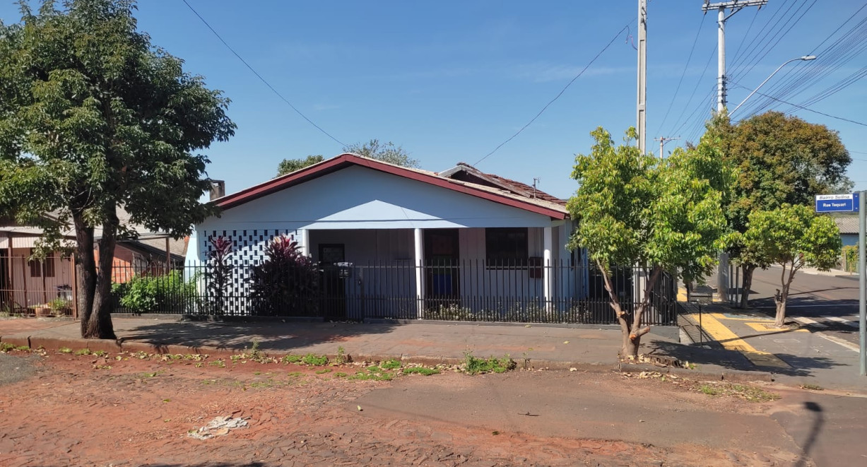 Terreno com 2 casas na Sulina - Rua Taquari
