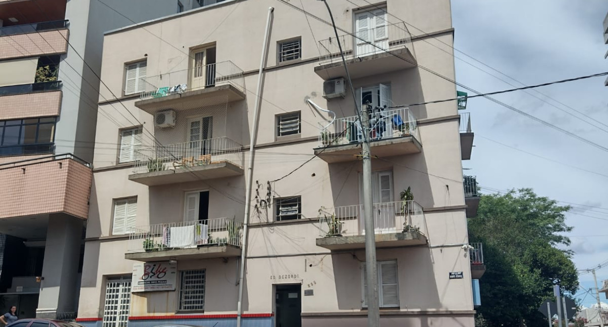 Apartamento Ed. Dezordi - Rua Minas Gerais