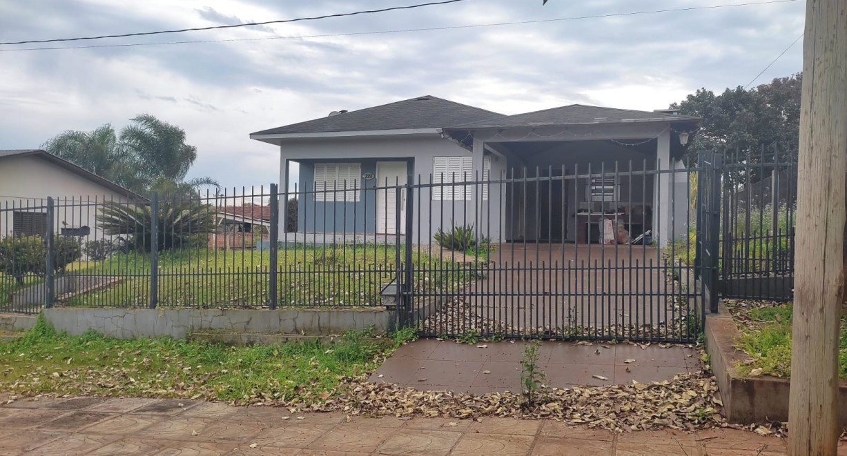 Casa no bairro Cruzeiro - Rua Candido Freire