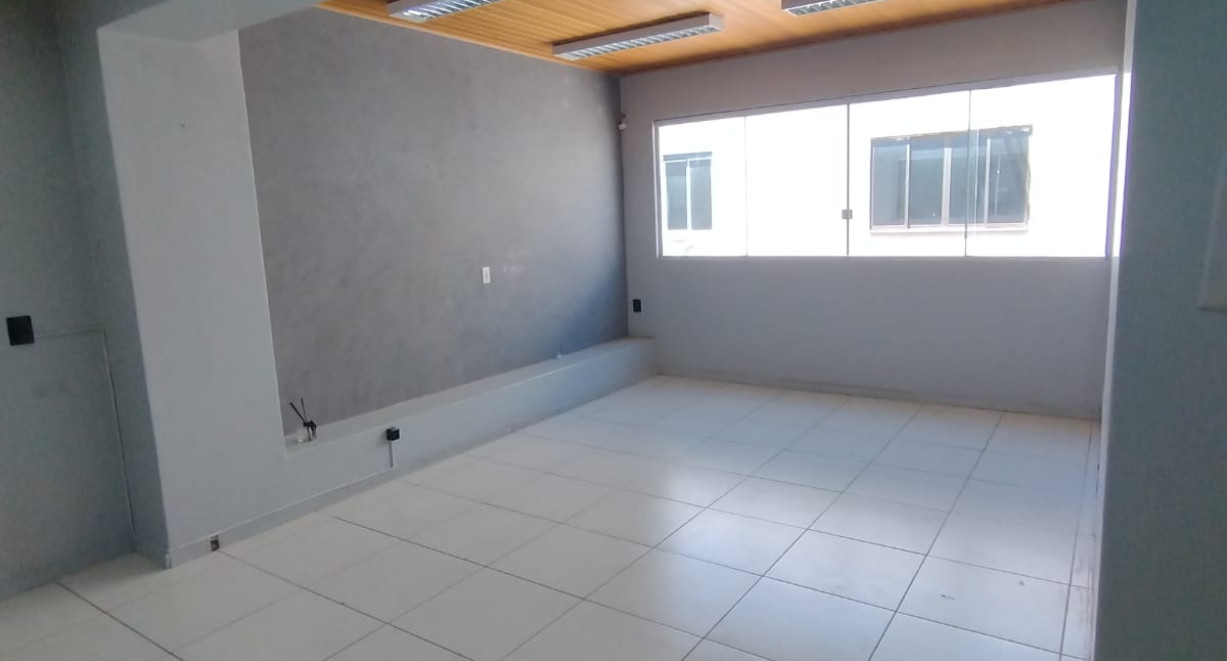 Sala comercial no Ed. Ferramis - Av América