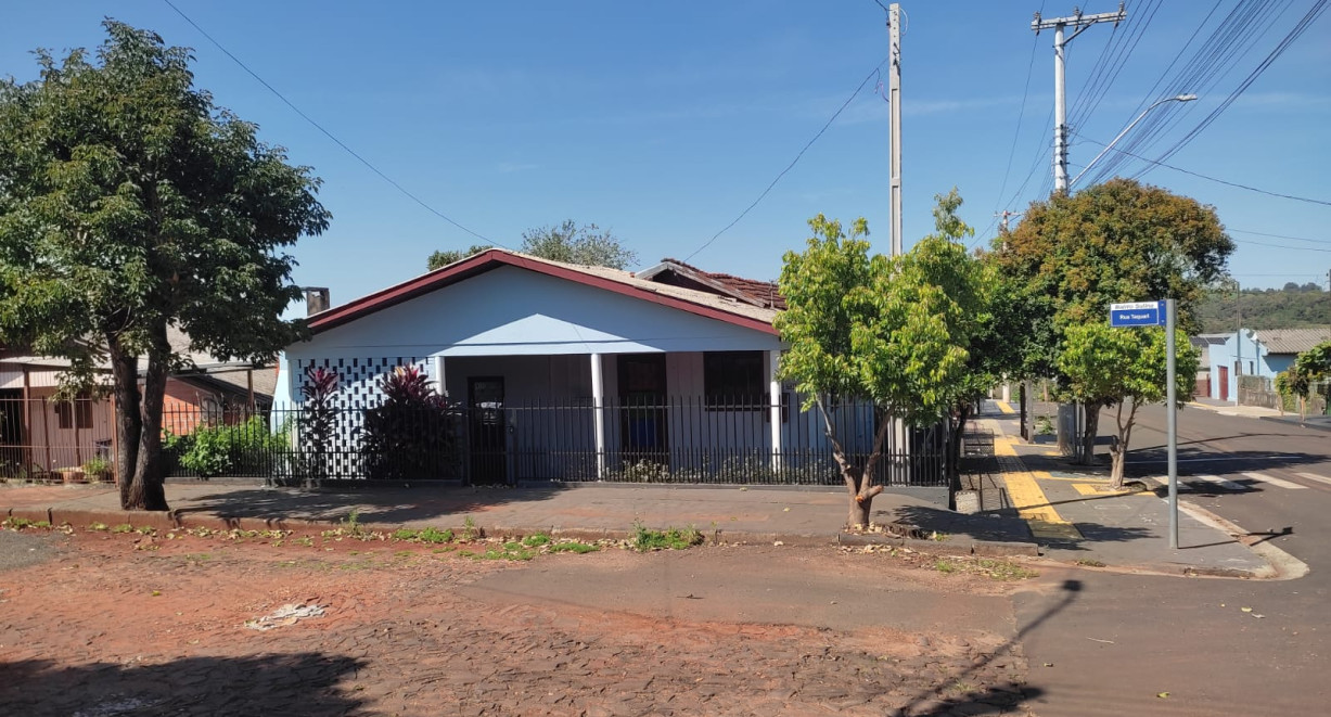 Terreno com 2 casas na Sulina - Rua Taquari