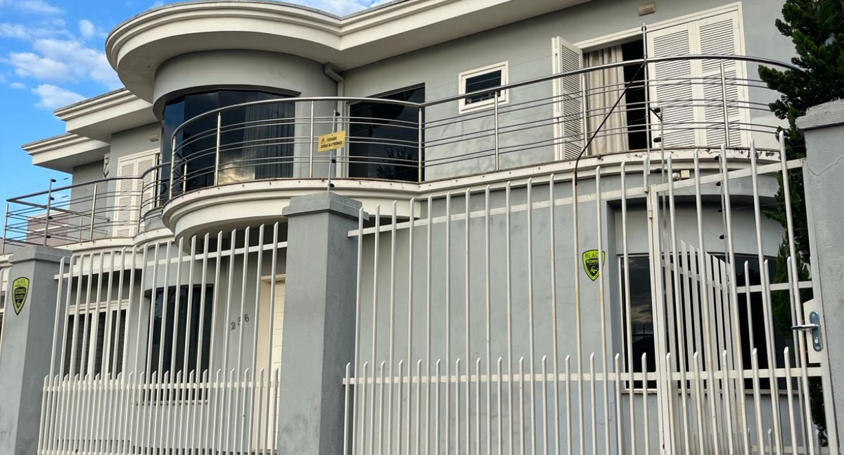 Casa alto padrão - Rua Estanislau Kotlinski