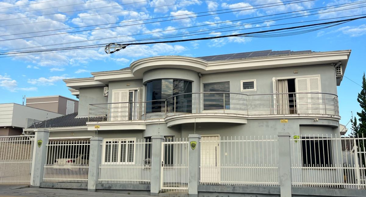 Casa alto padrão - Rua Estanislau Kotlinski