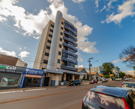 Prédio com um apartamento por andar