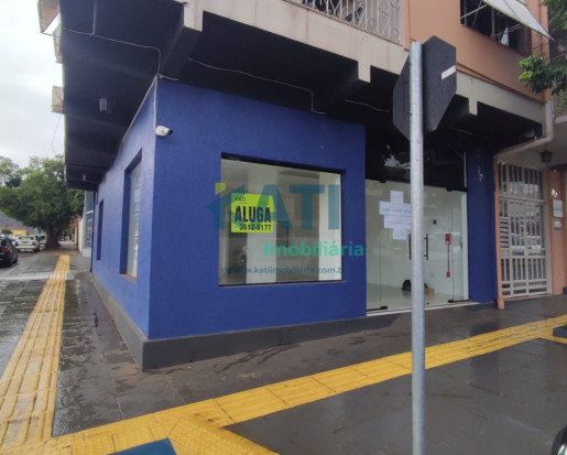 Sala comercial de esquina