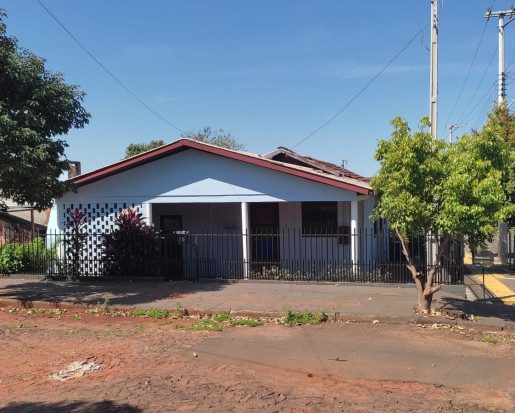Terreno com 2 casas na Sulina