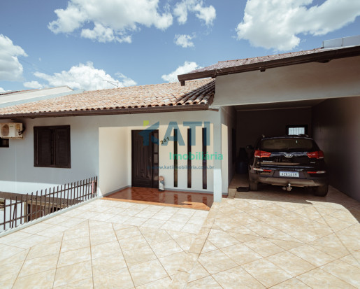 Casa de alvenaria com dois pisos